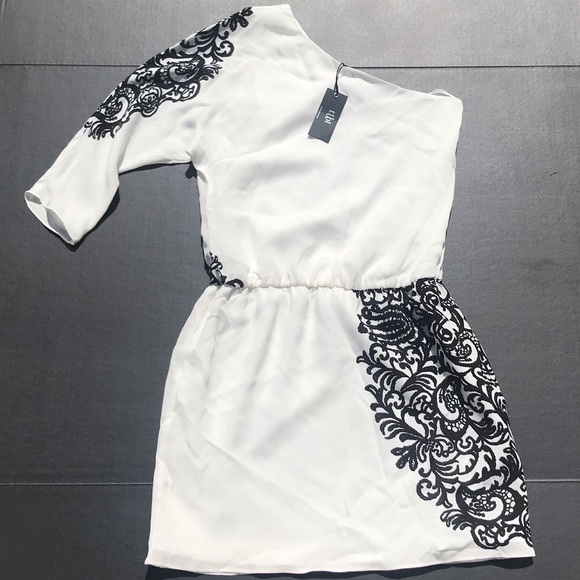 Tibi Dresses & Skirts - NWT Tibi One Shoulder Sleeve White/Black Dress